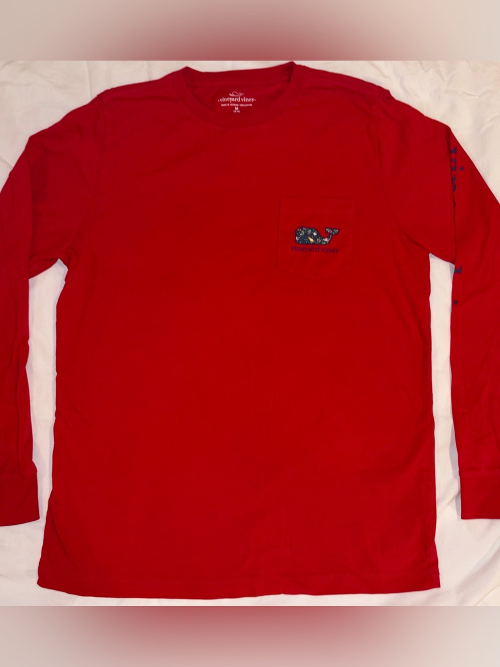 Vineyard Vines red long sleeve performance Christmas whale tee sz M (12-14) EUC